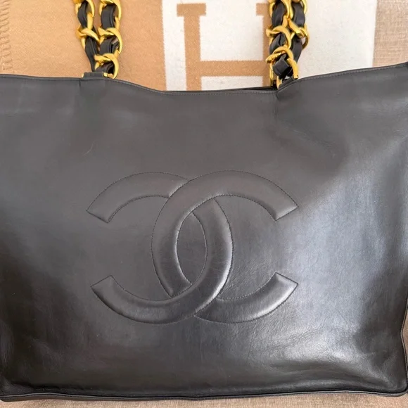 Authentic CHANEL black leather tote bag large gold GG chain straps - Picture 15 of 16